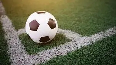 “里夫斯、东契奇与詹姆斯三人合取85分25篮板25助攻壮举！”