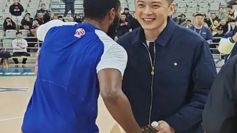 “聚焦 ｜ 乒乓球新星林诗栋夺冠，成为最年轻世界冠军，为国乒注入活力——北青报道”